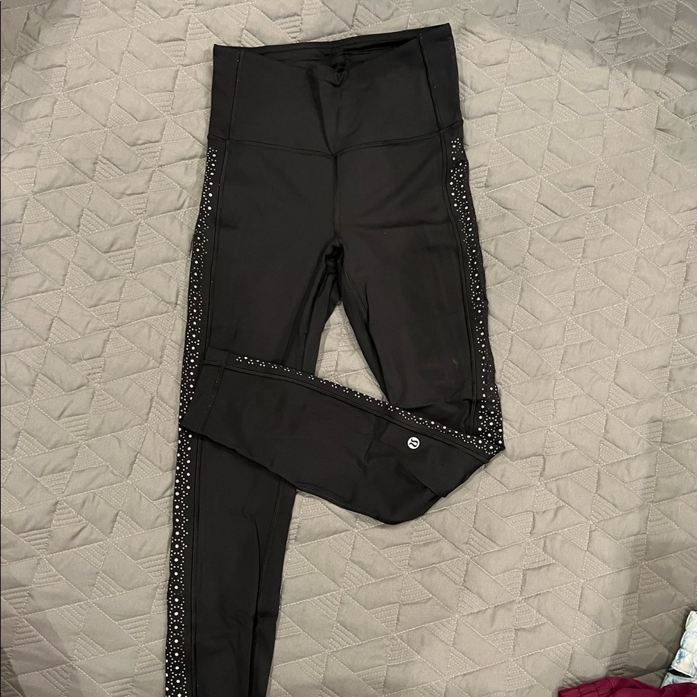 Black and white lululemon leggings, size 4